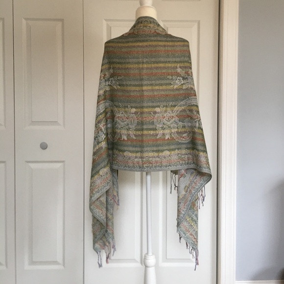 WNOT Elegant Scarf or Wrap! - Picture 7 of 10